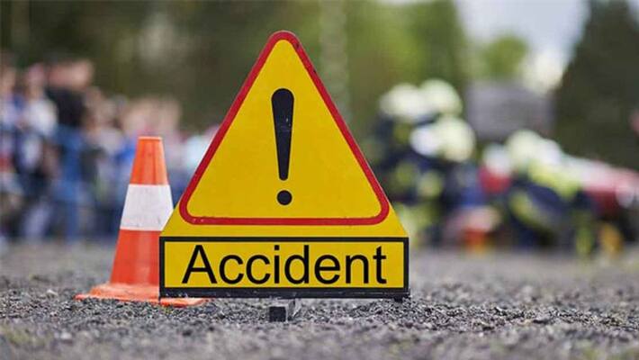 bus driver suffers epileptic fit, bus rams autorikshaw bus driver suffers epileptic fit, bus rams autorikshaw