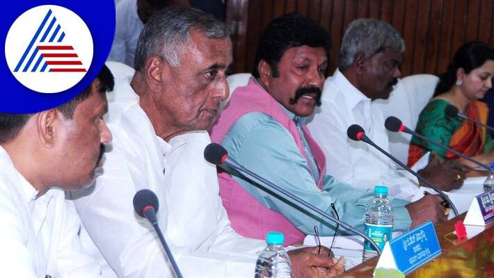 Seize an overloaded Lorrys Says Minister BC Patil At Chitradurga gvd Seize an overloaded Lorrys Says Minister BC Patil At Chitradurga gvd