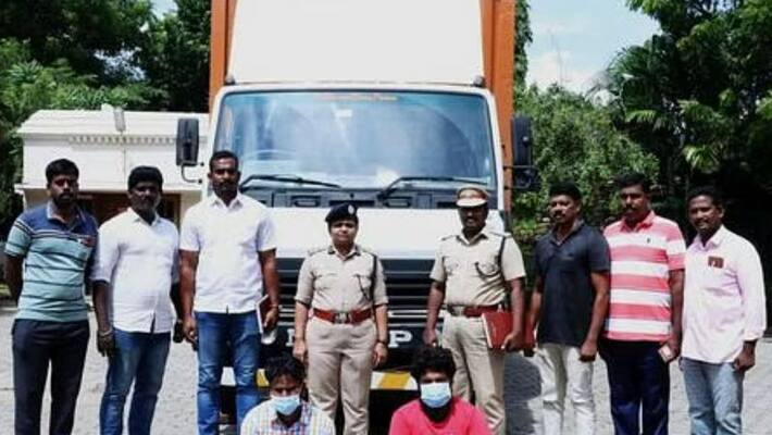 2 tonnes of Gutka smuggled in cargo truck seized 2 tonnes of Gutka smuggled in cargo truck seized
