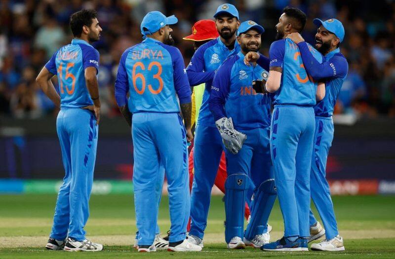Shoaib Akhtar roasts Rohit and indian team after T20 WC Semi Final exit