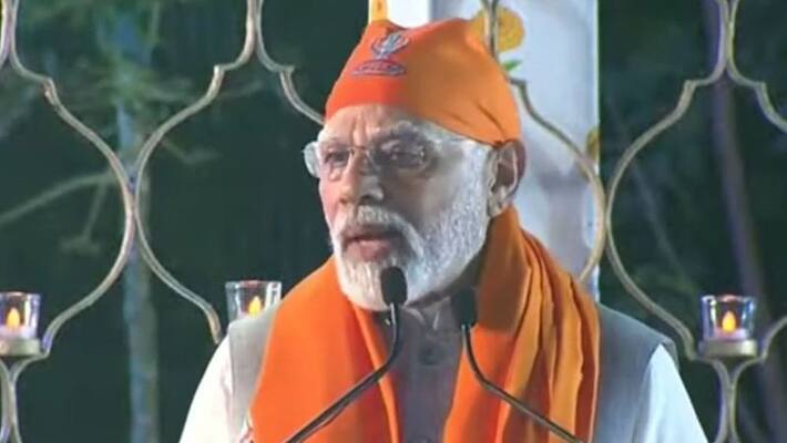 Prime Minister Narendra Modi offer prayer and address the gathering on the eve of Guru Nanak Jayanti at Lodhi estate, DVG Prime Minister Narendra Modi offer prayer and address the gathering on the eve of Guru Nanak Jayanti at Lodhi estate, DVG