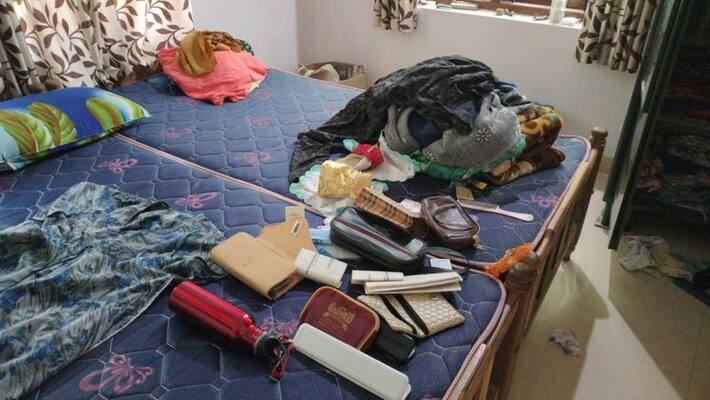 house was broken and robbed at two places in Kannur Gold and money lost house was broken and robbed at two places in Kannur Gold and money lost