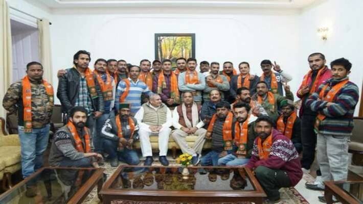 Big blow to Congress just before Himachal elections 26 Congress joined BJP Big blow to Congress just before Himachal elections 26 Congress joined BJP
