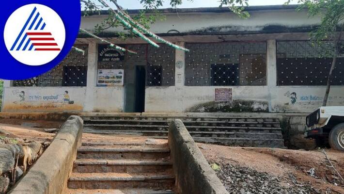 BEO office in PWD building since 40yrs in surapur at yadgir rav BEO office in PWD building since 40yrs in surapur at yadgir rav