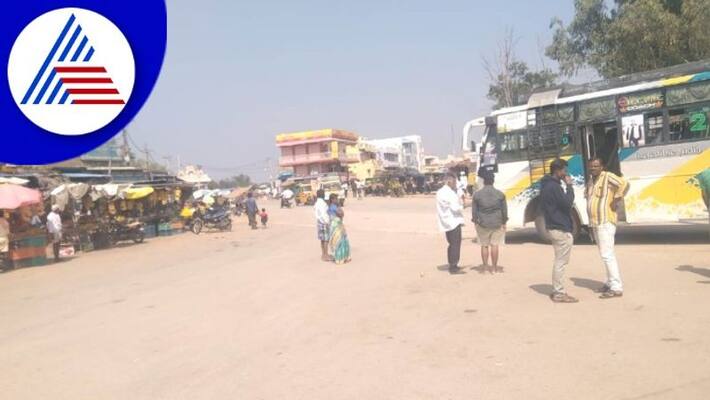 There is no bus stop at Nayakanahatti at chitradurga rav There is no bus stop at Nayakanahatti at chitradurga rav