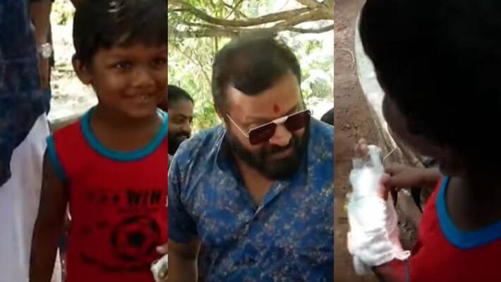 actor suresh gopi take photo with his child fan actor suresh gopi take photo with his child fan