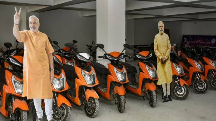 Gujarat Assembly Election 2022 BJP start Gaurav Yatra campaign with e bike in gujarat vidhansabha chunav apa Gujarat Assembly Election 2022 BJP start Gaurav Yatra campaign with e bike in gujarat vidhansabha chunav apa