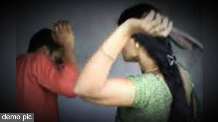 dholpur crime news drunked man eve teasing married woman at bus stand family teach him lesson see viral video asc dholpur crime news drunked man eve teasing married woman at bus stand family teach him lesson see viral video asc