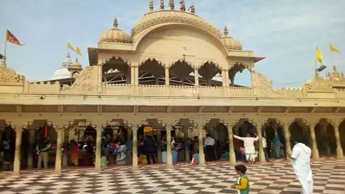 Mathura Radha Rani seated on throne of 6 crores Delhi jewelers prepared gold and silver throne several months Mathura Radha Rani seated on throne of 6 crores Delhi jewelers prepared gold and silver throne several months
