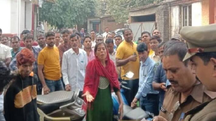 Fearless in CM City Gorakhpur girl reached the commissioners office with a complaint ran and beat her Fearless in CM City Gorakhpur girl reached the commissioners office with a complaint ran and beat her