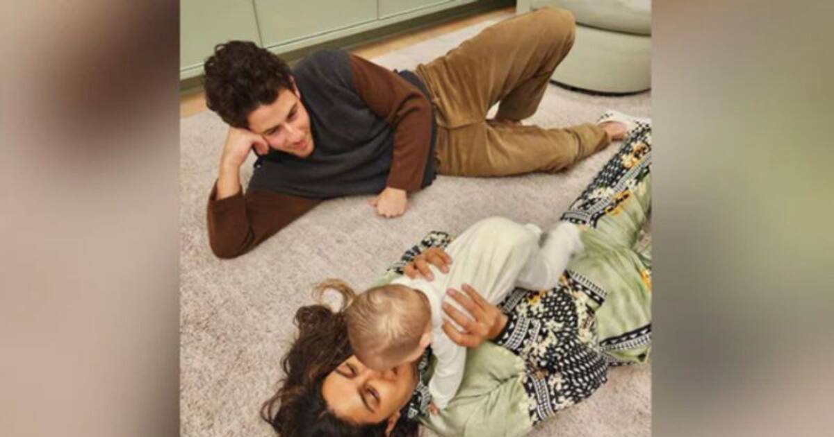 Priyanka Chopra playing with her daughter;  The picture went viral