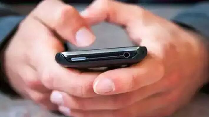 Fraudsters withdraw Rs 99 lakh from bank account by hacking an account in Thane kpg Fraudsters withdraw Rs 99 lakh from bank account by hacking an account in Thane kpg