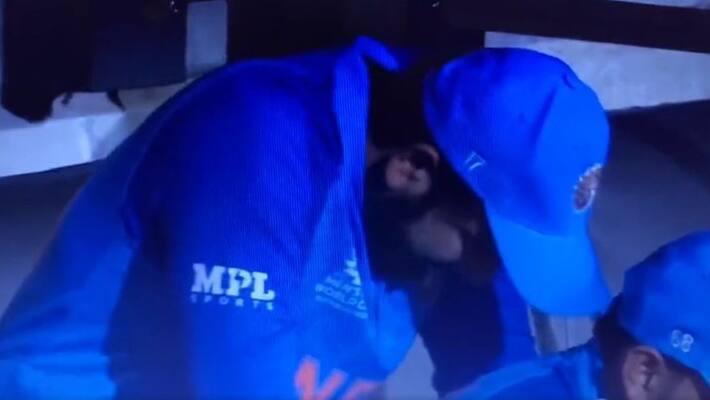 T20 World cup Rohit sharma beaks down after England thrash Team India by without loss Coach dravid console ckm T20 World cup Rohit sharma beaks down after England thrash Team India by without loss Coach dravid console ckm