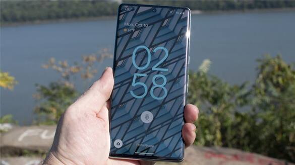 Pixel 8 Pro users report display deformations: How is it affecting users sgb