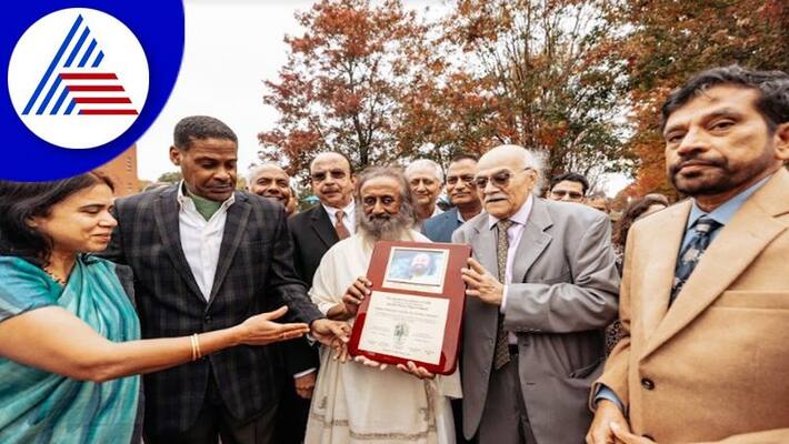 Sri Sri Ravi Shankar receives Gandhi Peace Pilgrim Award in Atlanta gvd Sri Sri Ravi Shankar receives Gandhi Peace Pilgrim Award in Atlanta gvd
