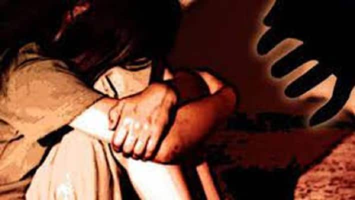 In Ghaziabad principal kept raping on pretext of extra class student told her mother crying In Ghaziabad principal kept raping on pretext of extra class student told her mother crying