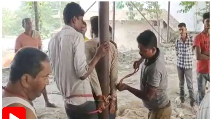 accused of stealing iron locals tied two youths to a pole and beat them brutally in bihar accused of stealing iron locals tied two youths to a pole and beat them brutally in bihar