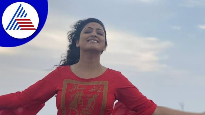 Actress Haripriya done her nose piercing Actress Haripriya done her nose piercing