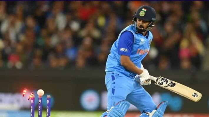 sunil gavaskar raises question on number of support staff know all details mda sunil gavaskar raises question on number of support staff know all details mda