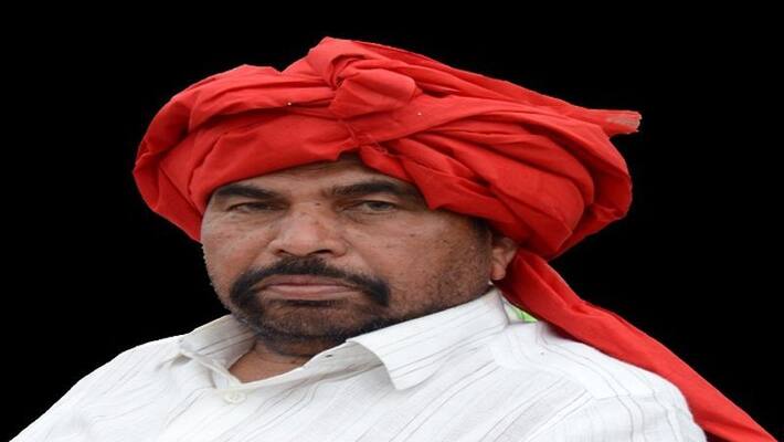 Gujarat Elections 2022: Tribal leader Chhotu Vasava files nomination as independent from Jhagadia; to contest against son - adt Gujarat Elections 2022: Tribal leader Chhotu Vasava files nomination as independent from Jhagadia; to contest against son - adt