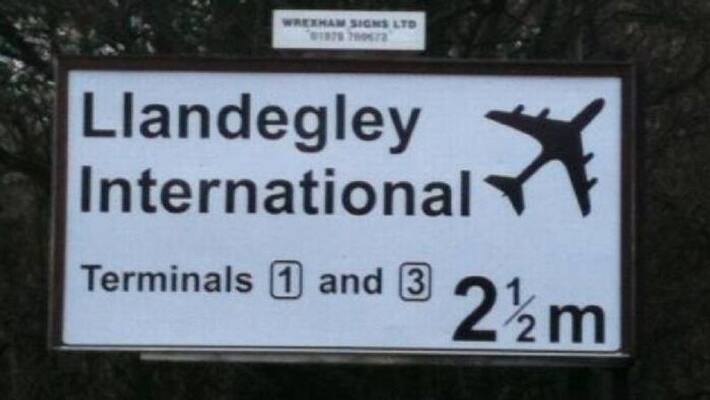 this fake airport sign fooled people 20 years this fake airport sign fooled people 20 years