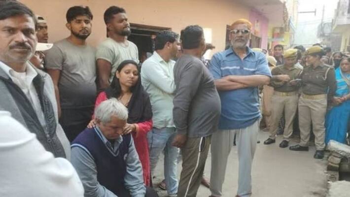 Gorakhpur Son one room and dead bodies of 2 granddaughters hanging in other seeing view house ground slipped from under feet old man returned duty Gorakhpur Son one room and dead bodies of 2 granddaughters hanging in other seeing view house ground slipped from under feet old man returned duty