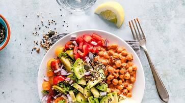 Oats to Green Tea: 8 Superfoods that control high cholesterol rkn eai Oats to Green Tea: 8 Superfoods that control high cholesterol rkn eai