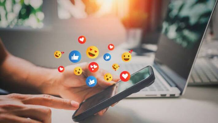 Career Guidance Tips to make money on social media in hindi stb