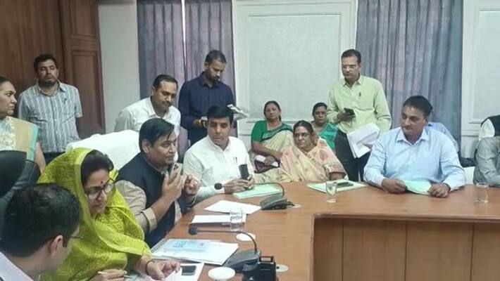 sikar news congress committee president govind sing dotasra target water department chief engineer for irresponsibility in his work asc sikar news congress committee president govind sing dotasra target water department chief engineer for irresponsibility in his work asc