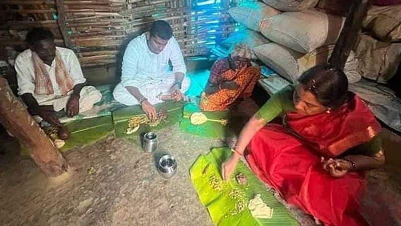 Tamilnadu BJP head Annamalai touch  youth foot in Erode... Viral photo