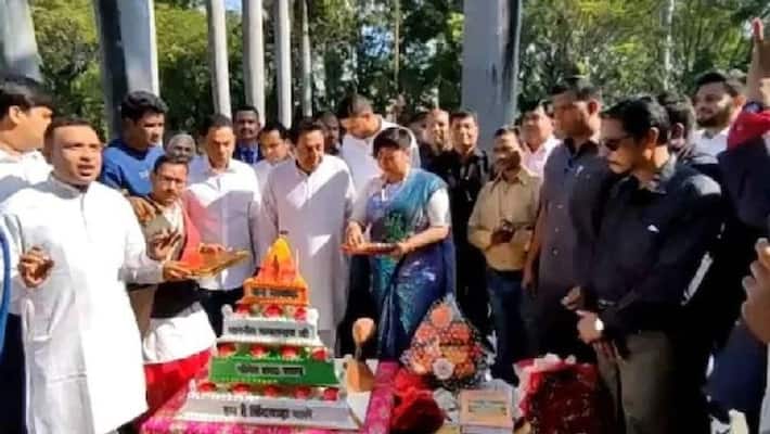 Kamal Nath Cutting Temple Shaped Cake With Pic Of Lord Hanuman bjp calls it insult to hindus kpr Kamal Nath Cutting Temple Shaped Cake With Pic Of Lord Hanuman bjp calls it insult to hindus kpr