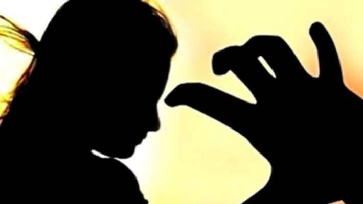 Seeing the woman unconscious doctor shameful act of closing the door uja Seeing the woman unconscious doctor shameful act of closing the door uja