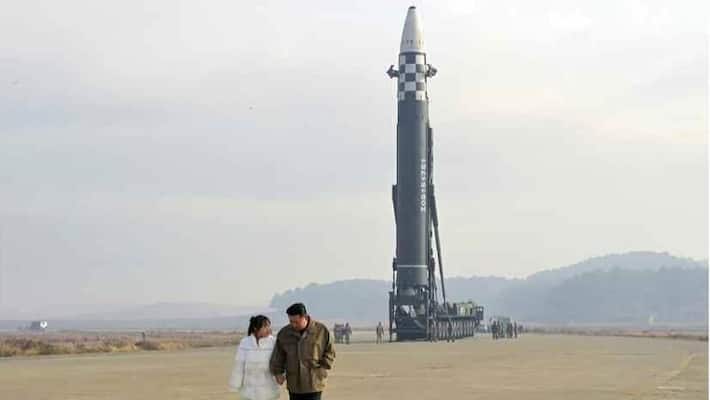 North Korean President Kim Jong Un who introduced his daughter to the world for the first time.. How is it? North Korean President Kim Jong Un who introduced his daughter to the world for the first time.. How is it?
