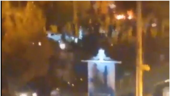 Protesters set Ayatollah Khomeini s house on fire in iran Protesters set Ayatollah Khomeini s house on fire in iran