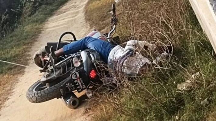 Deoria 10th Student coming back from coaching died due to high tension wire relatives created ruckus hospital Deoria 10th Student coming back from coaching died due to high tension wire relatives created ruckus hospital