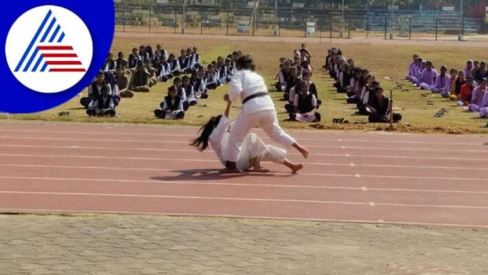 Mass karate performance by hundreds of female students in Udupi gow Mass karate performance by hundreds of female students in Udupi gow