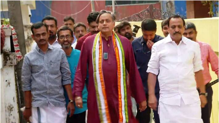 M K Raghavan M P Praises Shashi Tharoor M K Raghavan M P Praises Shashi Tharoor
