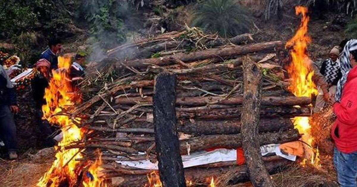 ” உங்களுக்கு சூனியம் பற்றி தெரியாது” தகனம் செய்யும் போது, பாதி எரிந்த உடலை சாப்பிட்ட இருவர் கைது..