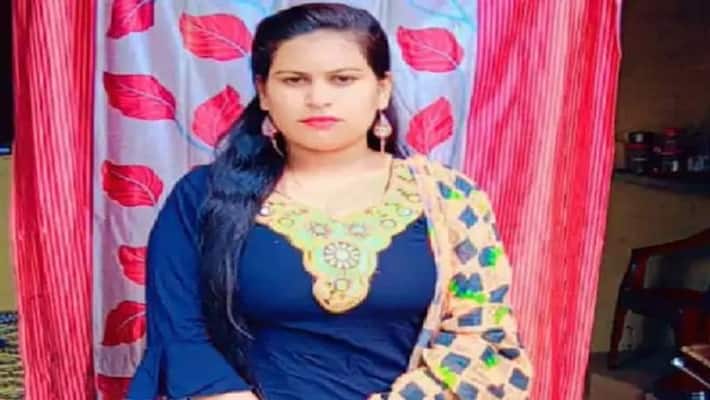 Moradabad When she saw bad dream she reached to meet seeing daughter in this condition mother screamed said there was already possibility of untoward incident Moradabad When she saw bad dream she reached to meet seeing daughter in this condition mother screamed said there was already possibility of untoward incident