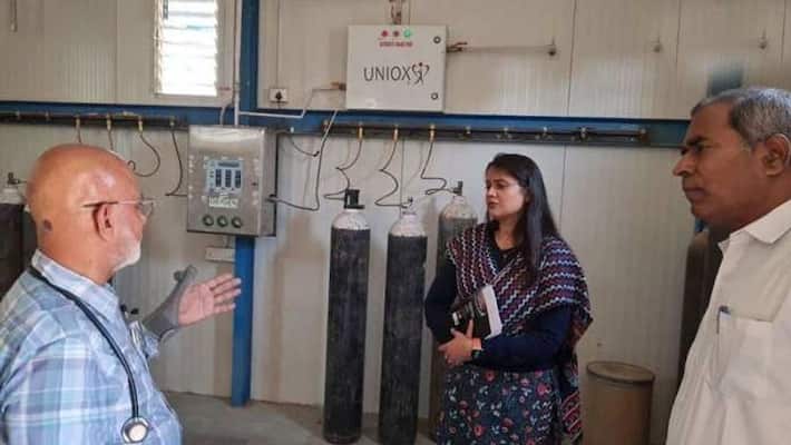 ias tina dabi jaisalmer collector inspection in hospital then angry on contractor kpr ias tina dabi jaisalmer collector inspection in hospital then angry on contractor kpr