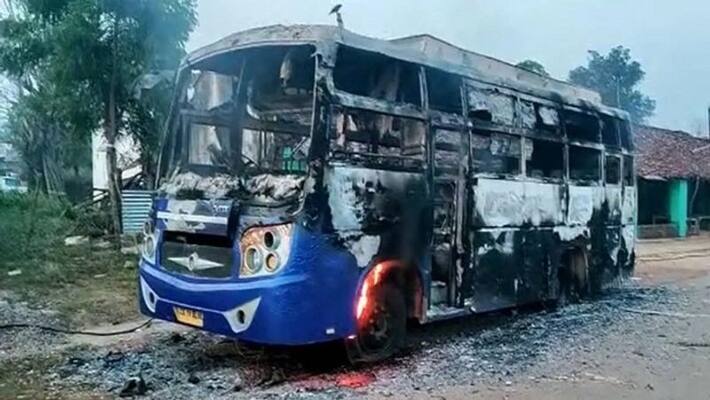 Naxalite rampage in Kanker burn four mobile towers and vehicles uja Naxalite rampage in Kanker burn four mobile towers and vehicles uja