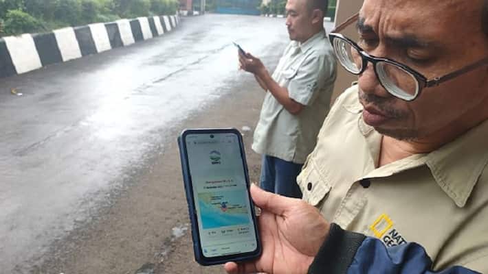 Nearly 20 killed, 300 injured as 5.6 magnitude earthquake hits Indonesia AJR Nearly 20 killed, 300 injured as 5.6 magnitude earthquake hits Indonesia AJR