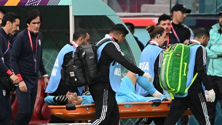 iran goalkeeper Beiranvand stretchered off the field due to nose injury hosseini replaces him against england in fifa world cup 2022 iran goalkeeper Beiranvand stretchered off the field due to nose injury hosseini replaces him against england in fifa world cup 2022
