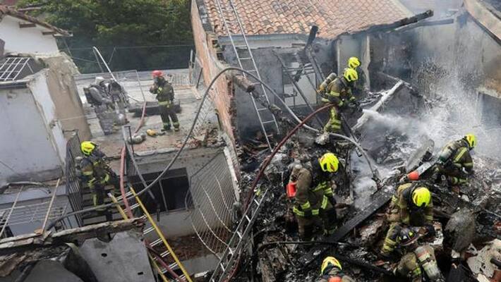 shocking video, 8 dead after plane crashes into Colombia homes kpa shocking video, 8 dead after plane crashes into Colombia homes kpa