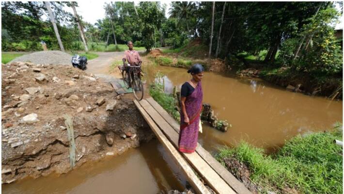 People are trouble on Ponnathara road culvert has demolished in the Rebuild Kerala project People are trouble on Ponnathara road culvert has demolished in the Rebuild Kerala project