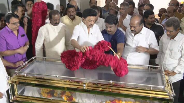 Chief Minister orders to pay last respects to Tamil scholar Avvai Natarajan with police honors Chief Minister orders to pay last respects to Tamil scholar Avvai Natarajan with police honors