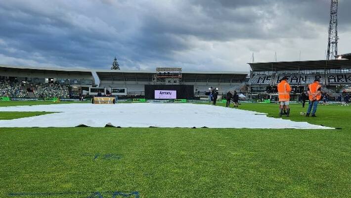 India vs New Zealand 3rd T20I Toss Delayed Due To Wet Outfield In Napier kvn India vs New Zealand 3rd T20I Toss Delayed Due To Wet Outfield In Napier kvn