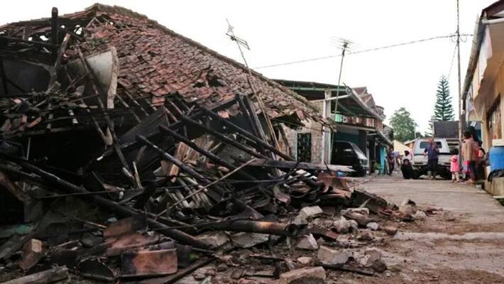 Indonesia Earthquake: death reaches 252; still more missing: Report Indonesia Earthquake: death reaches 252; still more missing: Report