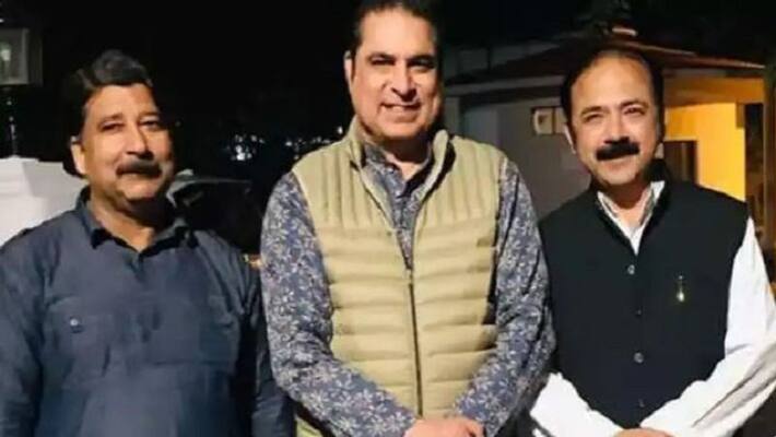 Azam Khan got big blow again after media incharge Shanu two more closed supporters left samajwadi party rampur assembly byelection support BJP Azam Khan got big blow again after media incharge Shanu two more closed supporters left samajwadi party rampur assembly byelection support BJP