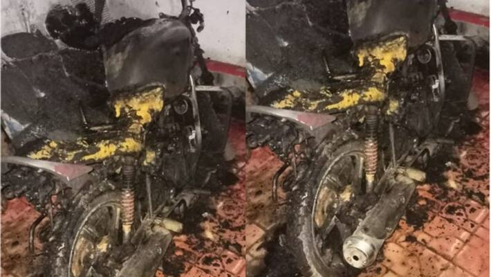 DYFI leader's bike burned at Calicut DYFI leader's bike burned at Calicut